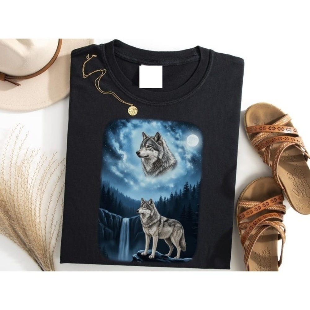 Wolf Howling At Moon Shirt, 80s Wolf  Tee, Wolf Lover Gift